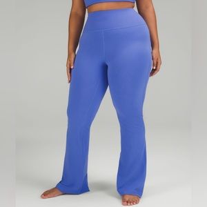 COPY - Lululemon Groove Super-High-Rise Flared Pant Nulu *Regular
Wild indigo